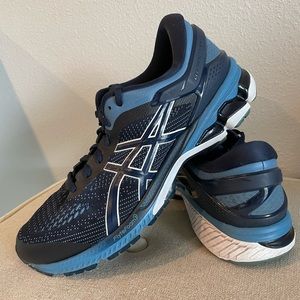 Mens size 9 ASICS running shoe